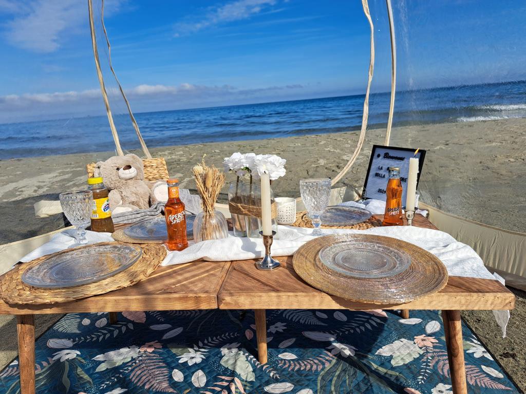 LA MIA BOLLA D’AMORE vous invite à célébrer l’amour, l’amitié et la vie autour d’un repas gourmand dans un décor féerique et préservé. Loin du stress et des distractions, laissez-vous transporter par la simplicité et la beauté de l’instant présent.